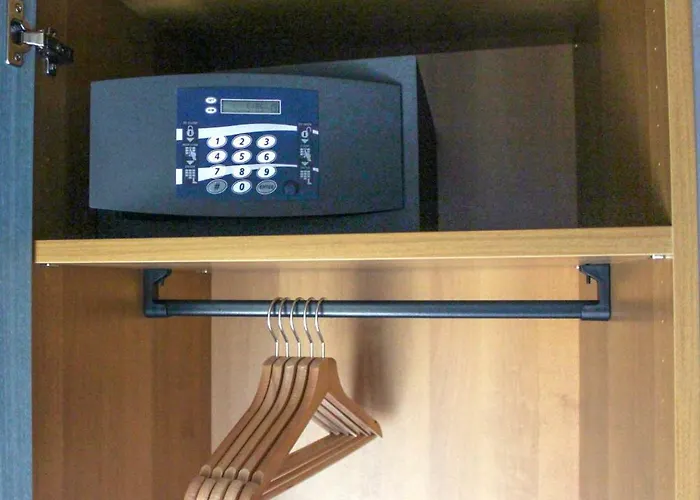 Azzurra Hotel Bolonia