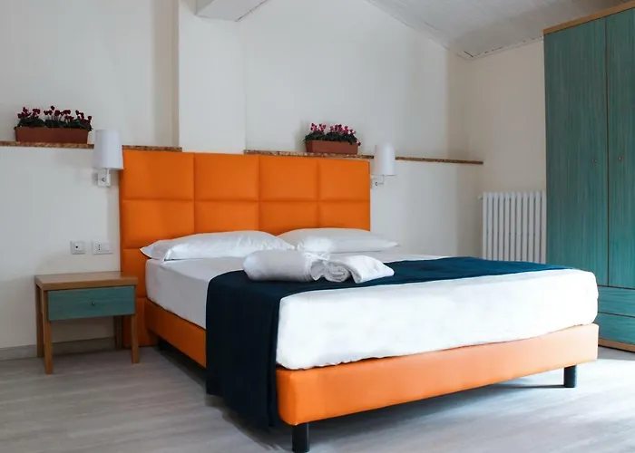 Azzurra Hotell 2*